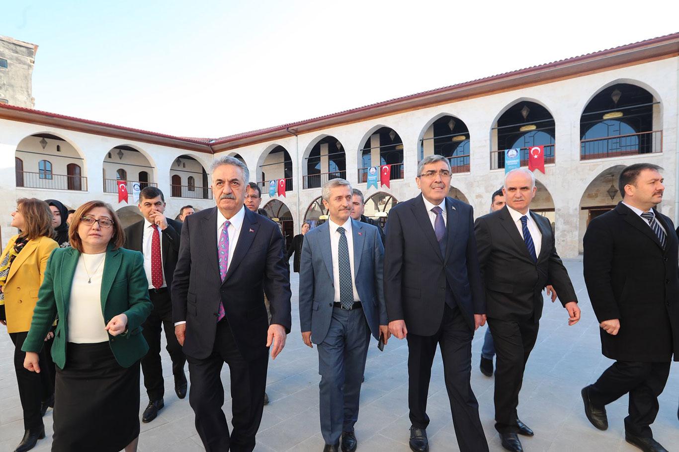 AK Parti Genel Başkan Yardımcısı Yazıcı tarihi Mecidiye Han'ı gezdi